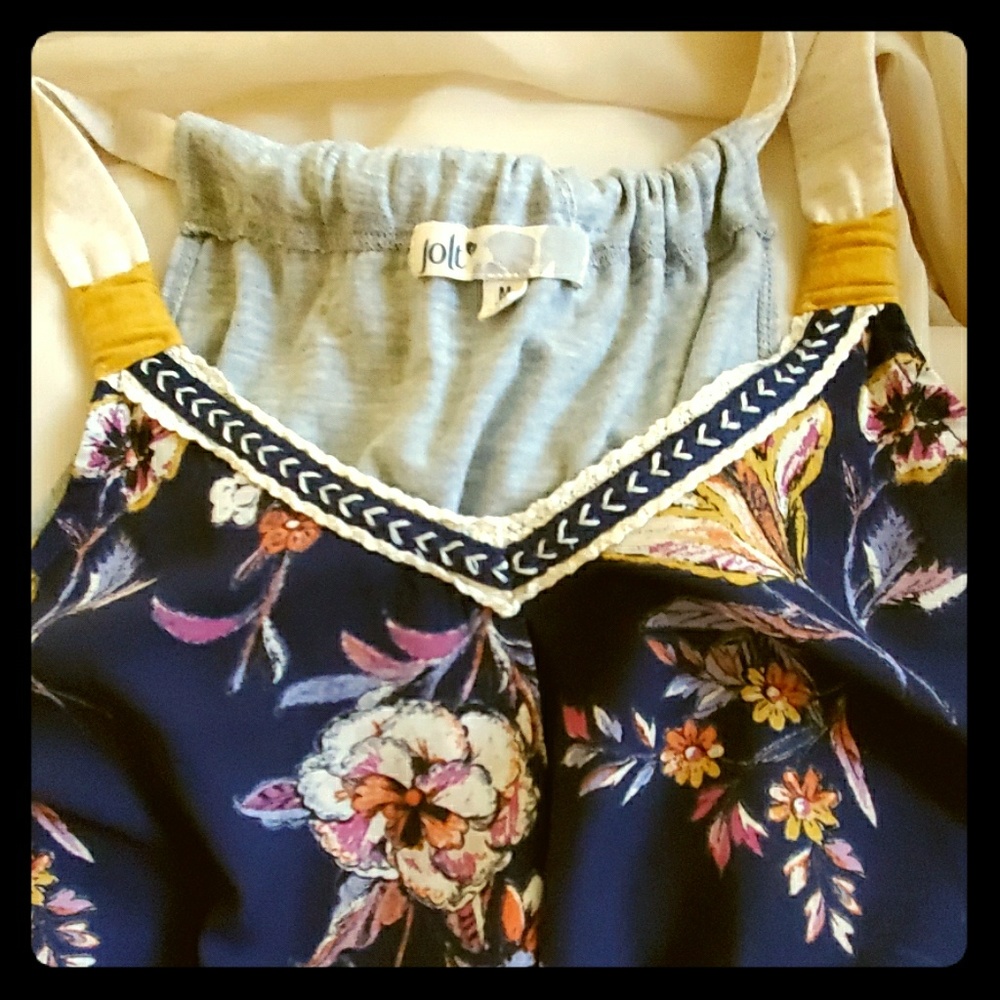 💥💥Going 2 Resale Popular Floral Top